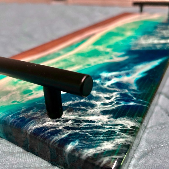 NWO Tags:Large Ocean Wave Maple & Epoxy Resin Charcuterie Board w/Black Handles. - Picture 3 of 3